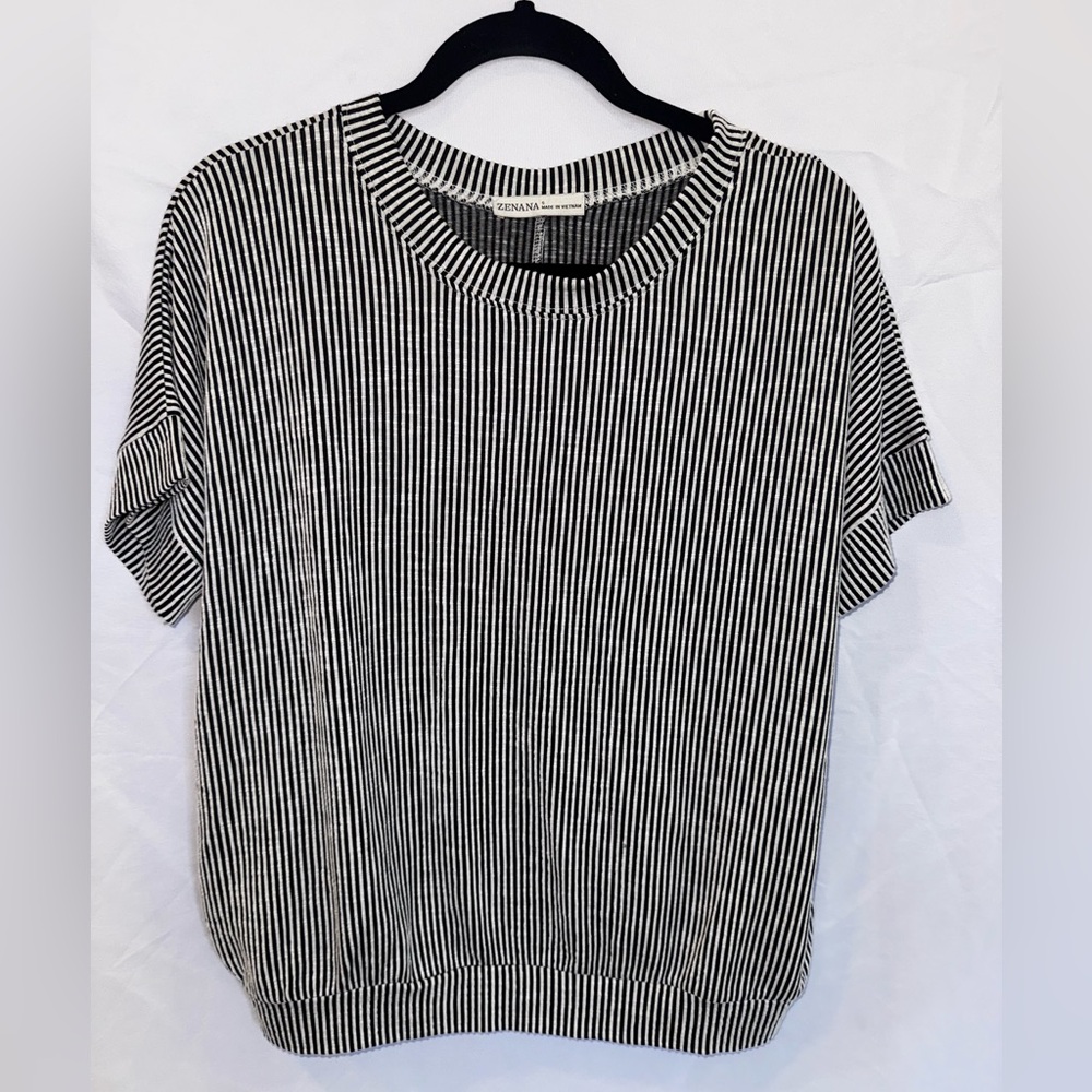 Zenana Outfitters Black & White Narrow Stripe Short Sleeve Tee